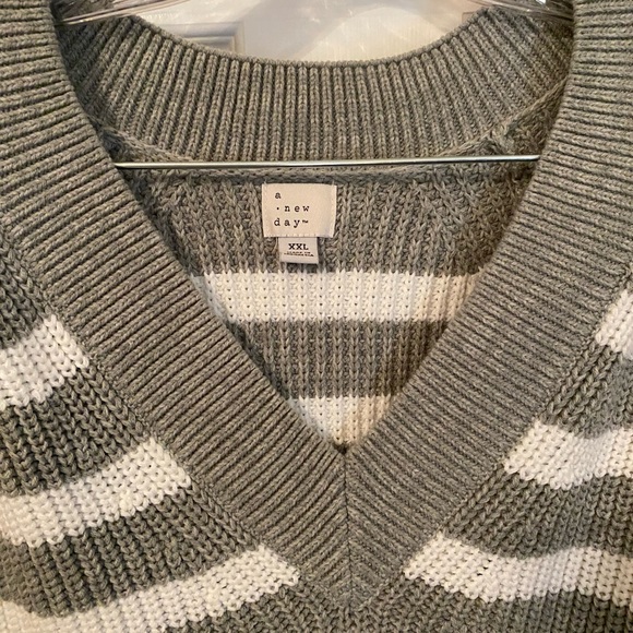 Sweater - Picture 3 of 3